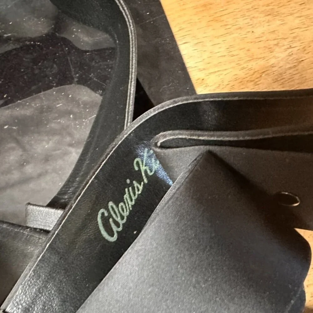 Alexis Kirk options black